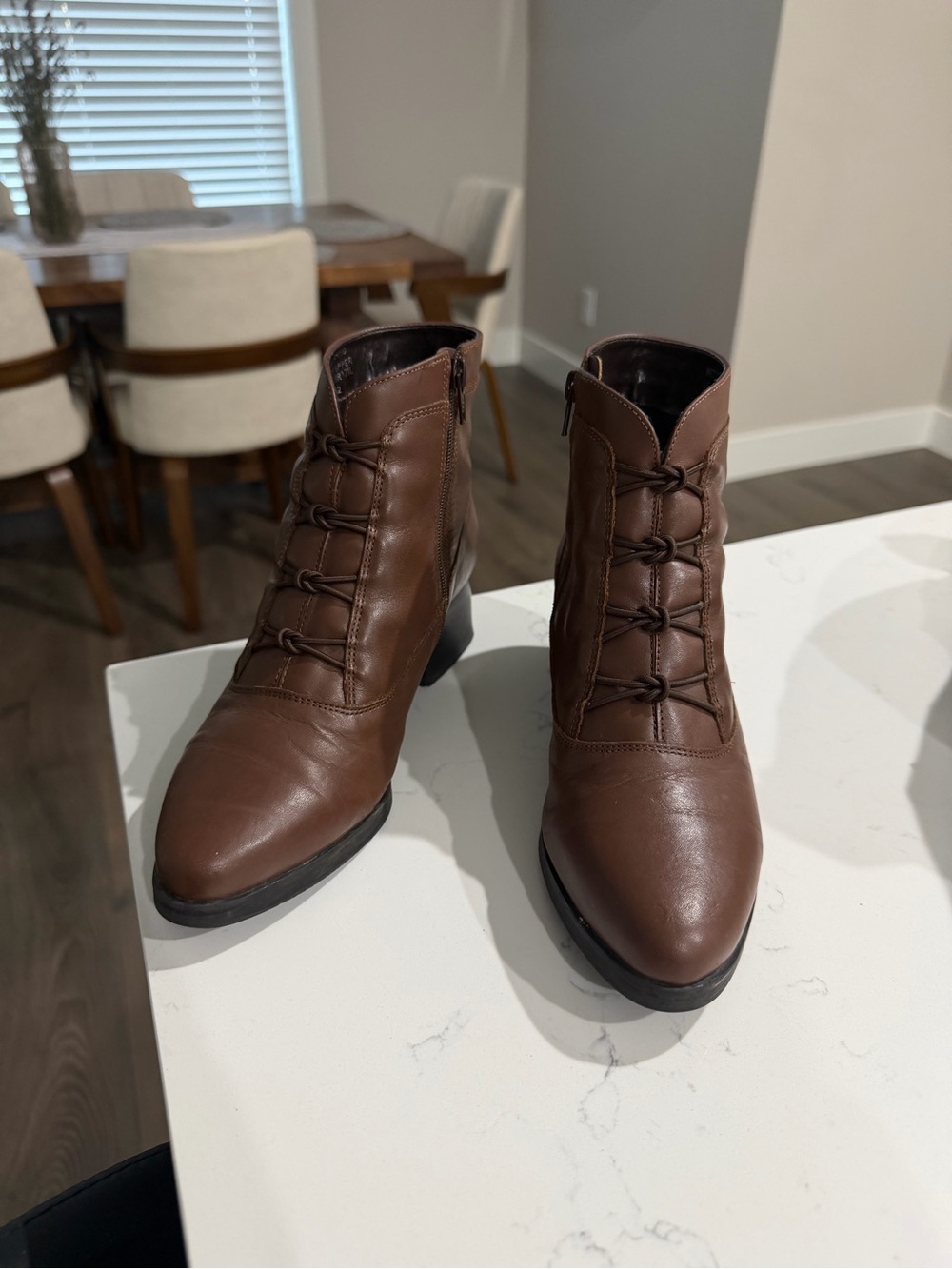 Vintage Women's Brown Ankle Booties Laura Scott size 6 made in Brazil leather